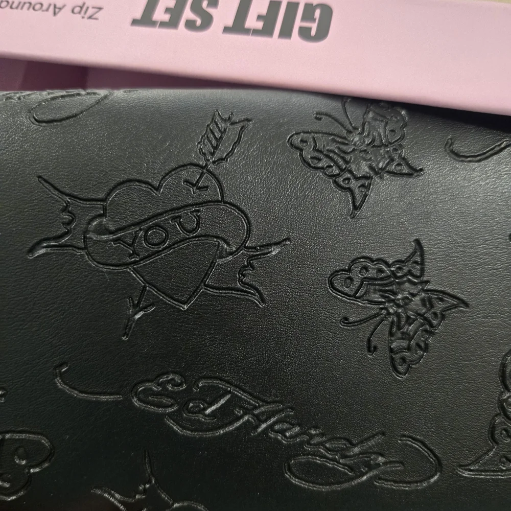 Ed Hardy Black Wallet and Key Ring Gift Set